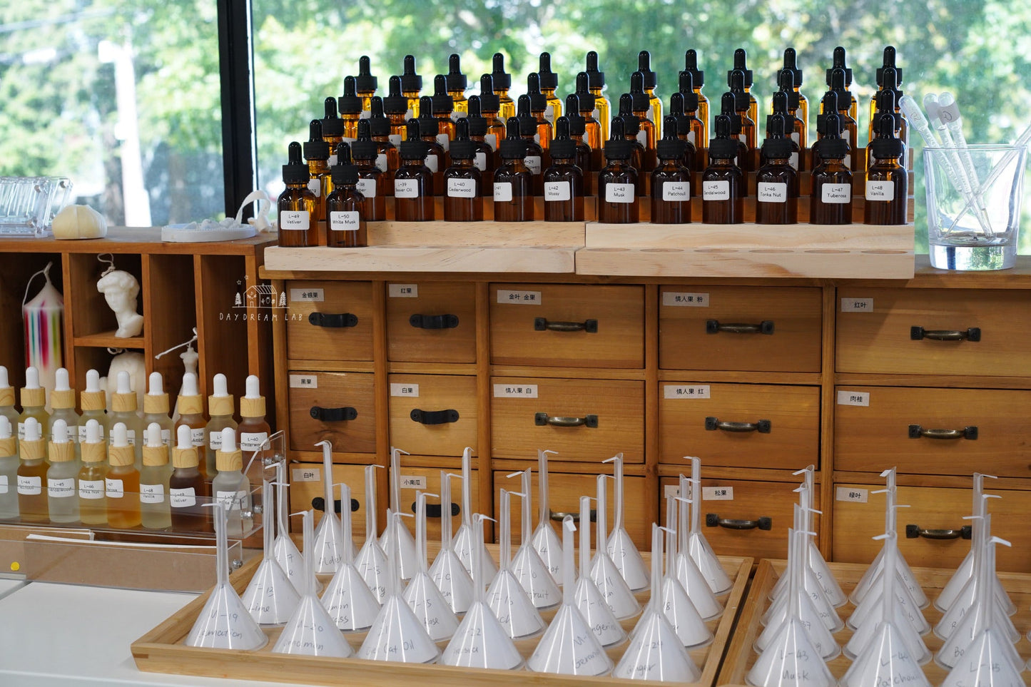 One-day Workshop - DIY your own perfumery products (5 Products) / 自制香氛调香【进阶】体验课程(含5款作品正装)