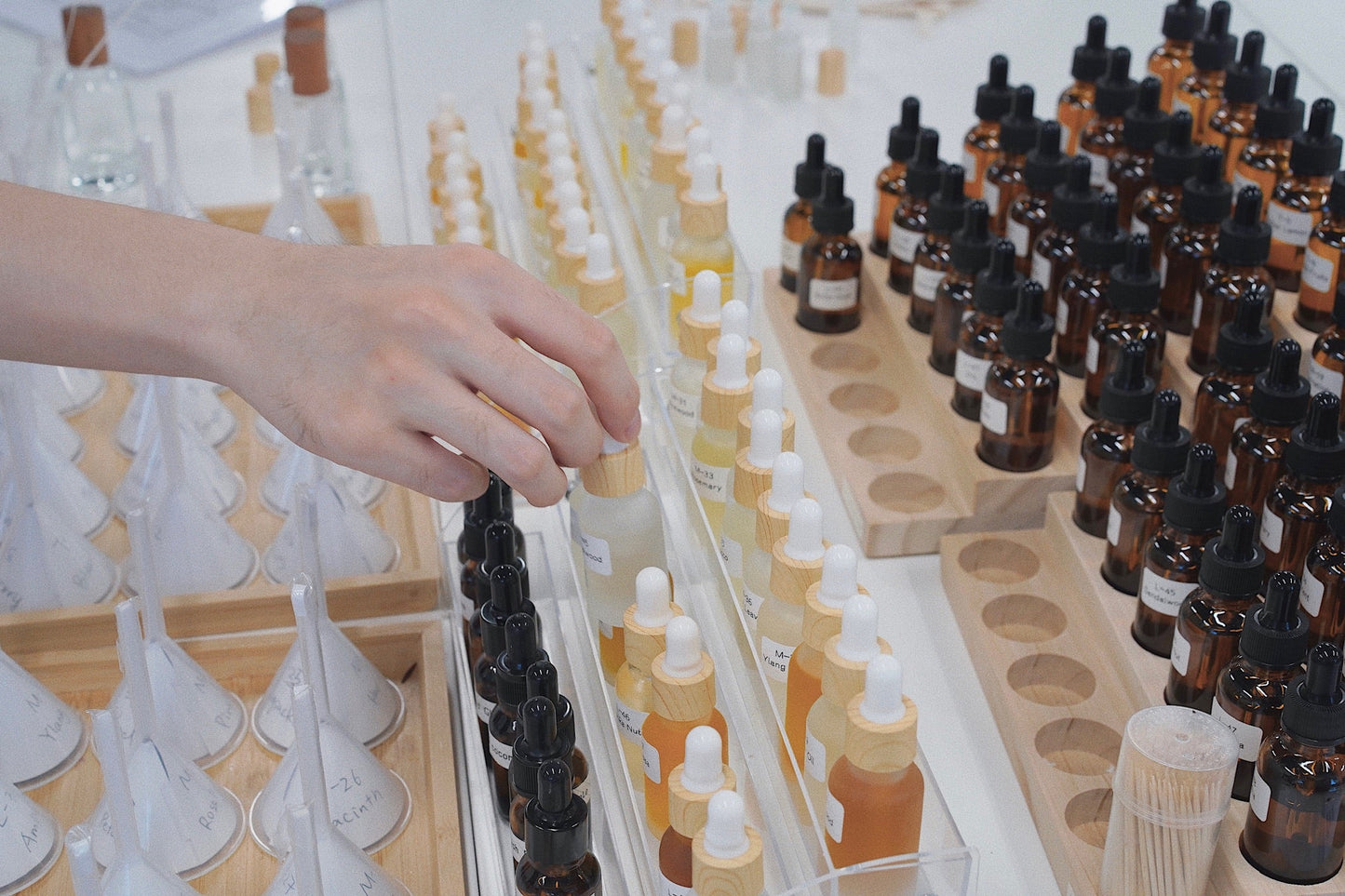 One-day Workshop - DIY your own perfumery products (5 Products) / 自制香氛调香【进阶】体验课程(含5款作品正装)