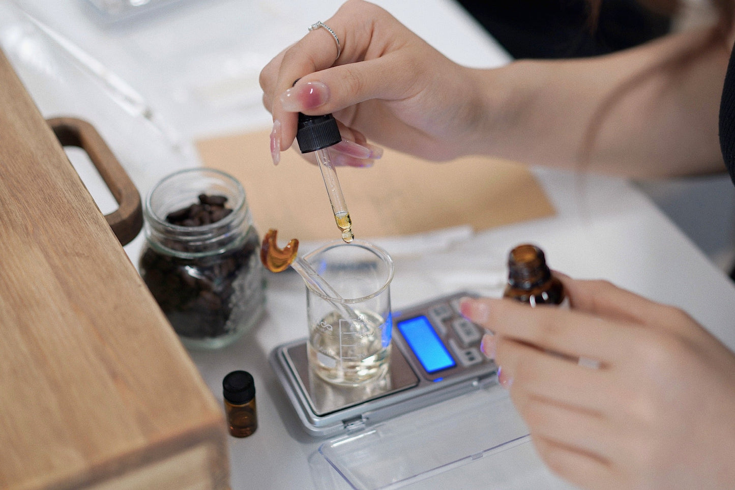 One-day Workshop - DIY your own perfumery products (5 Products) / 自制香氛调香【进阶】体验课程(含5款作品正装)