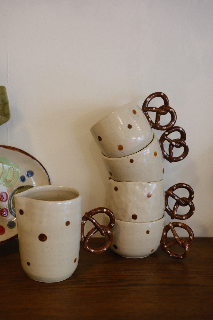 Little Nooks Ceramics | Handcrafted Ceramic Mug with Pretzel Handle 🥨 椒盐饼干杯