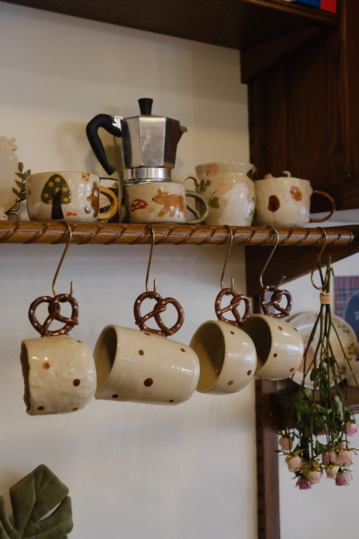 Little Nooks Ceramics | Handcrafted Ceramic Mug with Pretzel Handle 🥨 椒盐饼干杯