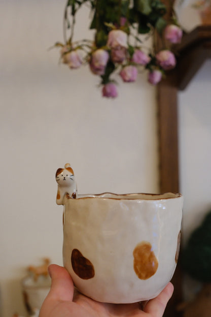 Little Nooks Ceramics | Handcrafted Ceramic Cat Mug with Adorable Cat Perched on Rim - Unique Foot-Soaking Design | Cute Kitten Cup for Coffee or Tea Lovers 小猫泡脚杯