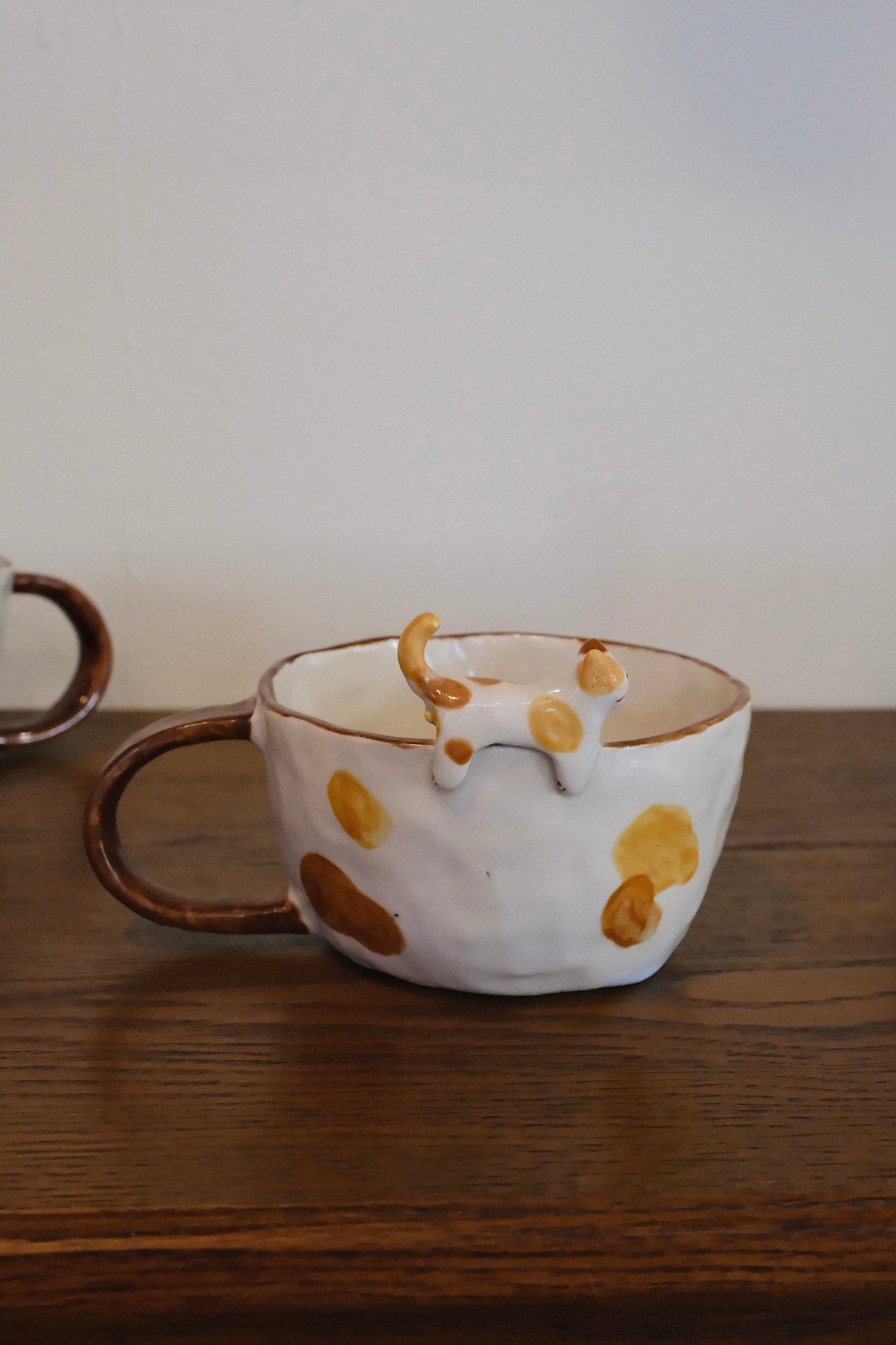 Little Nooks Ceramics | Handcrafted Ceramic Cat Mug with Adorable Cat Perched on Rim - Unique Foot-Soaking Design | Cute Kitten Cup for Coffee or Tea Lovers 小猫泡脚杯