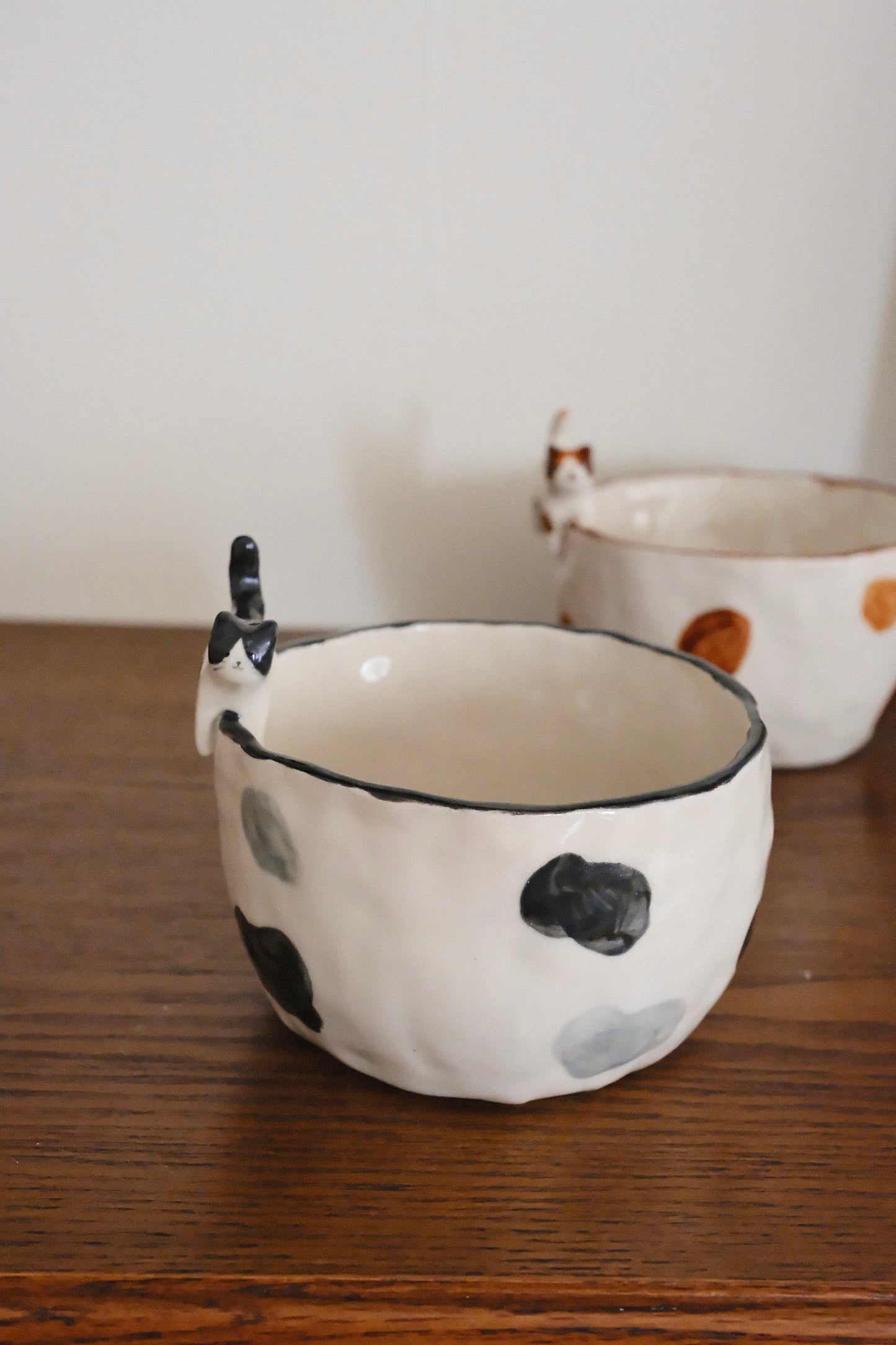 Little Nooks Ceramics | Handcrafted Ceramic Cat Mug with Adorable Cat Perched on Rim - Unique Foot-Soaking Design | Cute Kitten Cup for Coffee or Tea Lovers 小猫泡脚杯